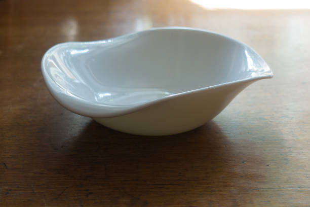 istock Irregular white porcelain empty dish on wooden table 880864332