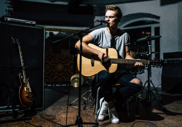 istock Lyric singer with acoustic guitar. 880905472
