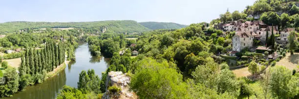 Photo of the famous French village of Saint-Cirq Lapopie