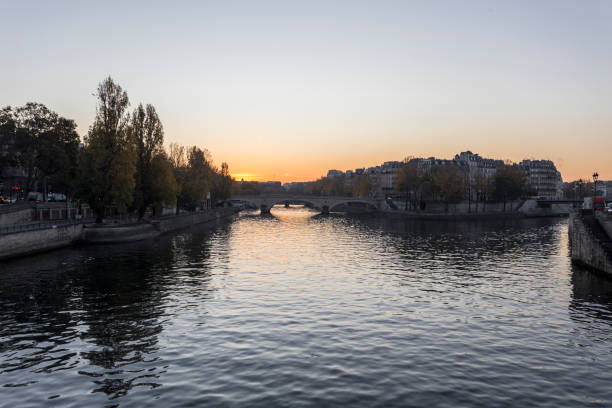 istock Sunrise view down the Seine river in Paris 880982394
