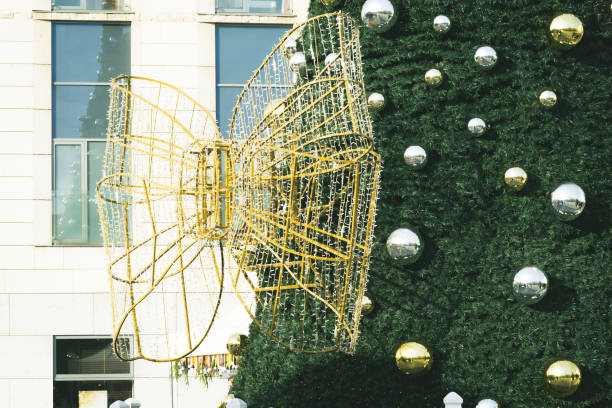 istock Big Christmas tree in the street 880987936