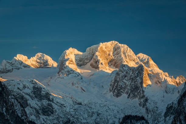 lodowiec dachstein - alpenglow zimą, alpy europejskie - alpenglow autumn beauty in nature clear sky zdjęcia i obrazy z banku zdjęć