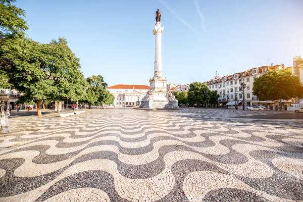 lissabon stadt in portugal - paving stone cobblestone road old stock-fotos und bilder