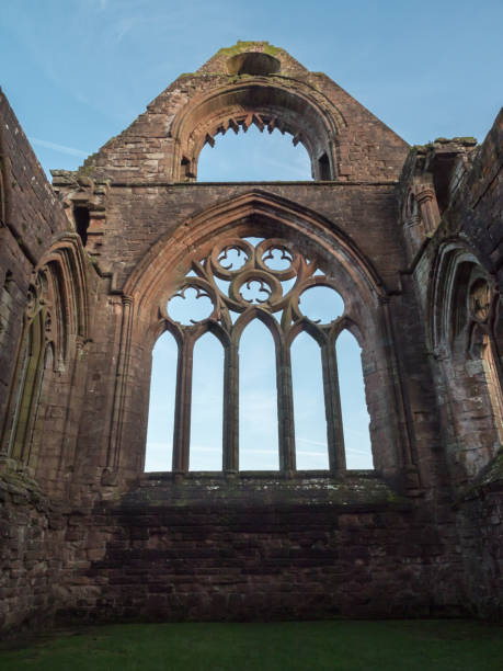 istock Sweetheart Abbey, Scotland 881008326