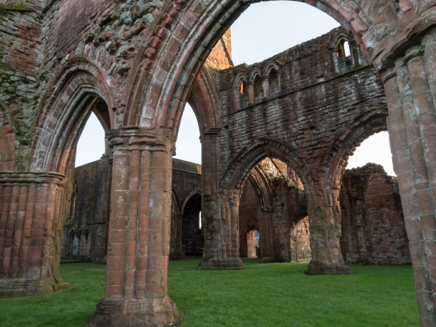 istock Sweetheart Abbey, Scotland 881008462