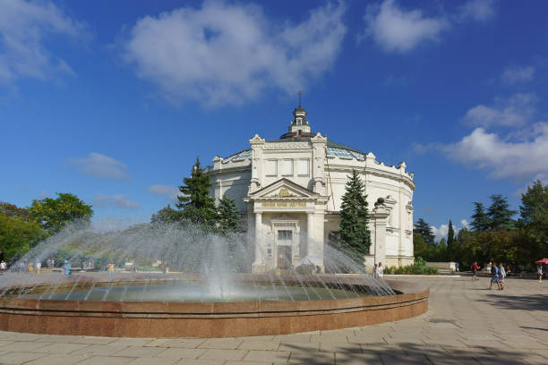 fountain in front of the panorama of the heroic defense of sevastopol in 1854-1855 on the historic boulevard. sunny summer day - 1855 imagens e fotografias de stock