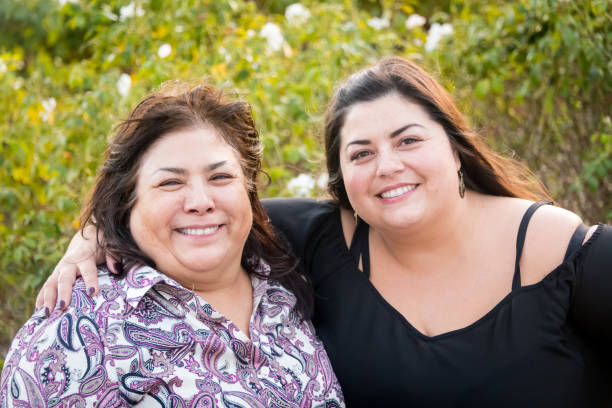 mother and daughter - armenian ethnicity imagens e fotografias de stock