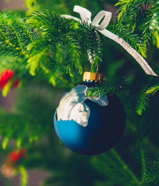 istock Broken Christmas ornament on Christmas tree 881141204