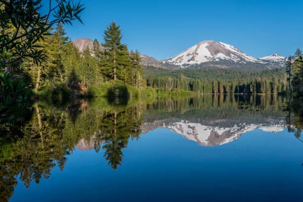 istock Lassen Peak Reflects in Manzanita Lake 881141424