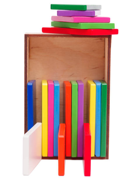 barre di legno colorate per bambini, in una scatola, isolate su sfondo bianco - shelf bookshelf empty box foto e immagini stock
