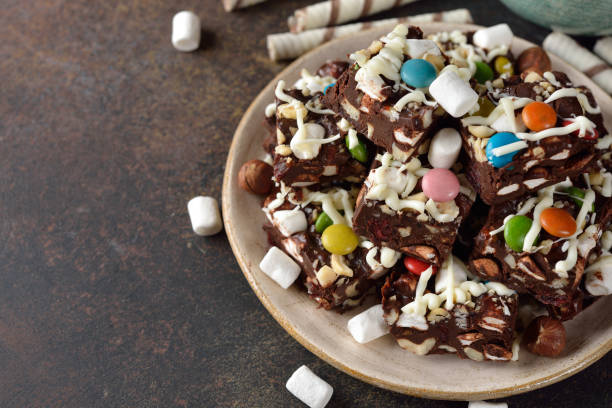 istock Chocolate fudge with marshmallow and hazelnut 881351368