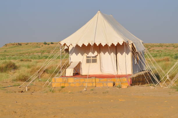 istock Tent in the Desert 881381890