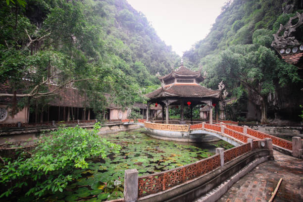 istock Vietnamese abandoned houses 881384404