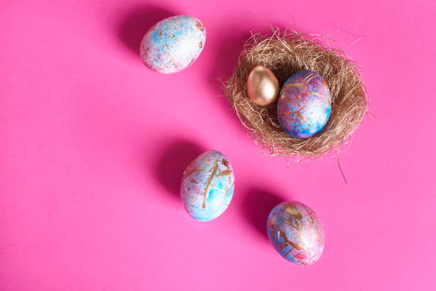 istock Decorations made of nest and eggs 881443040