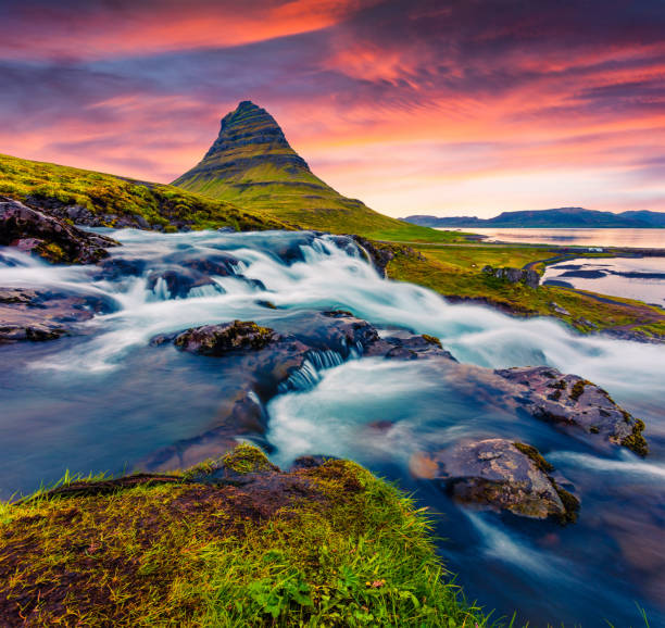 istock Summer sunset on famous Kirkjufellsfoss Waterfall and Kirkjufell mountain 881447992