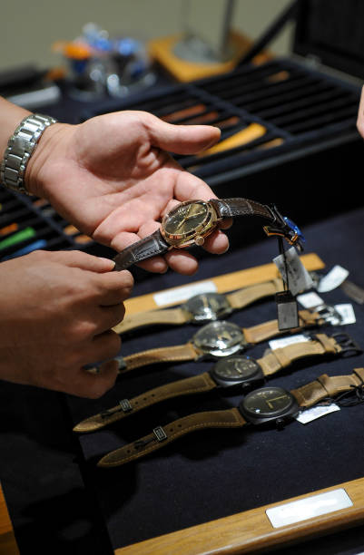 istock Beautiful leather watch in hand 881455892