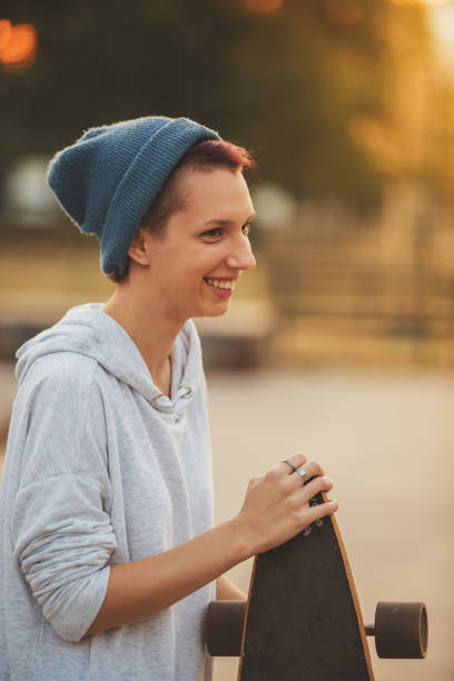 istock Smiling skater girl 881456640