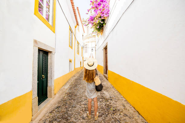 woman traveling in evora, portugal - alentejo imagens e fotografias de stock