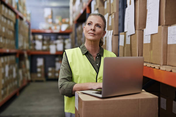 istock She's managing a high-volume business 881471914