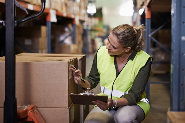 istock Taking a look at the day's delivery schedule 881473288