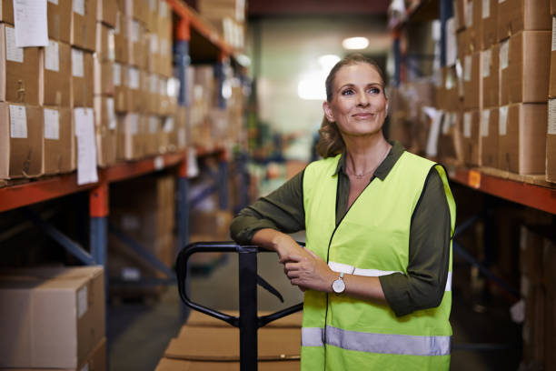 istock Monitoring the flow of stock 881474094