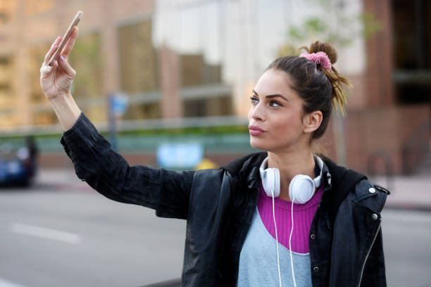 istock Young woman in the city 881493696
