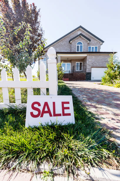 istock house with sign sale 881493762