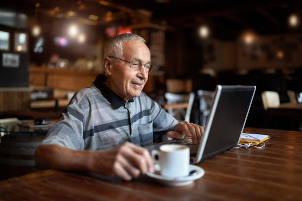 istock Senior man in coffee shop 881494704