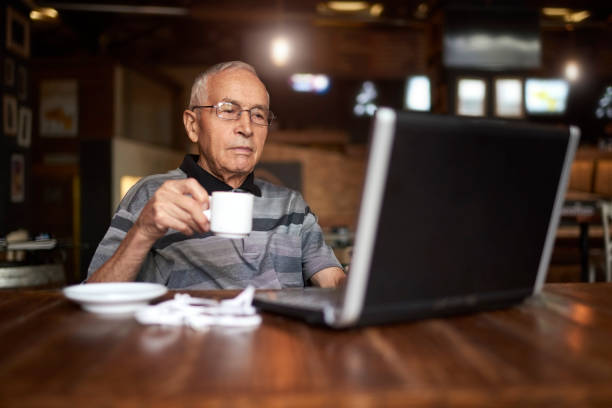 istock Senior man in coffee shop 881497252