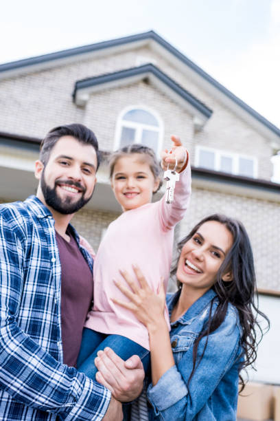 family moving into new house - garden key imagens e fotografias de stock