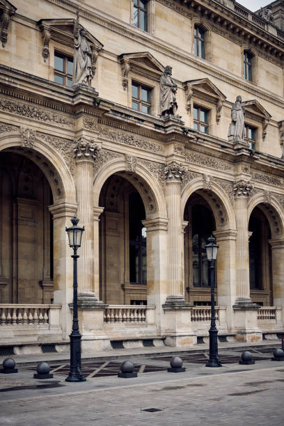 istock Porch from Parisian ancient building 881518918