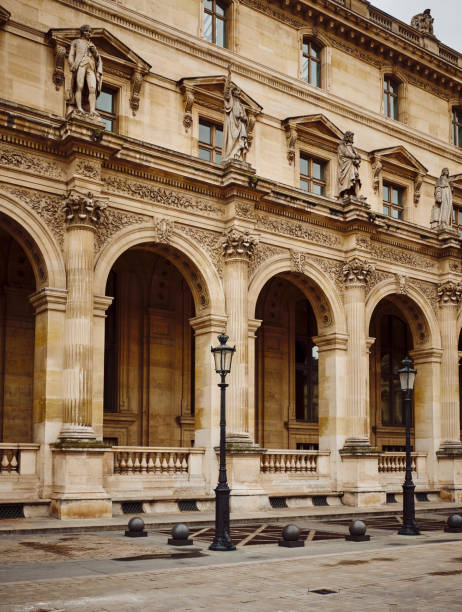 istock Porch from Parisian ancient building 881518928