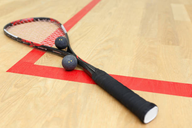 racquetball equipment on the court - squash racketball sport exercising imagens e fotografias de stock