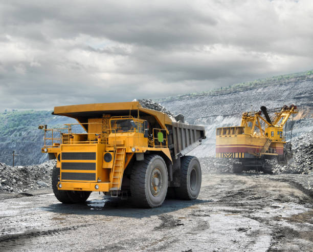 istock Loading of iron ore on very big dump-body truck 881531312