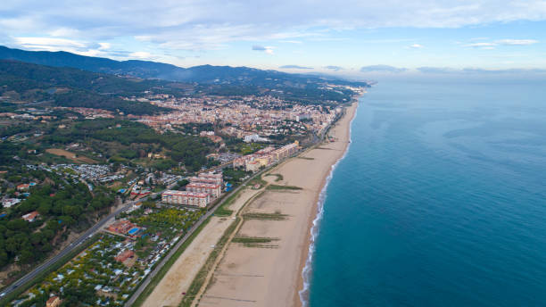 fotografía aérea de canet de mar - maresme fotografías e imágenes de stock