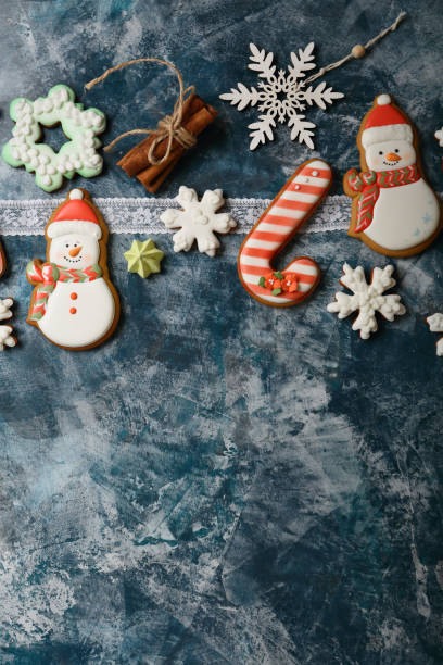 istock Holiday blue background with cookies 881561916