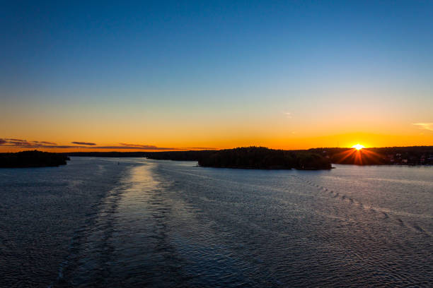 istock Sunset along the horizon between the sky and sea 881567822