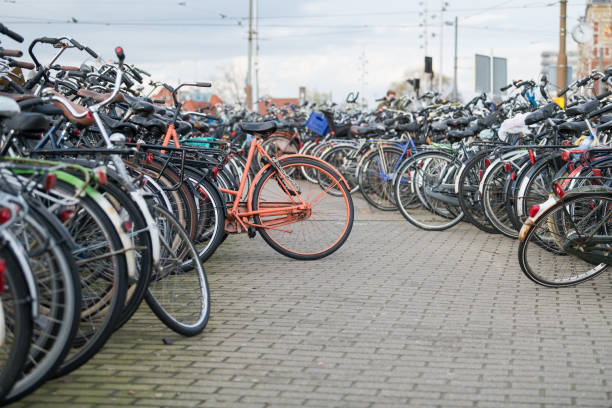 istock Bicycle parking station in Amsterdam, The Netherlands 881575462