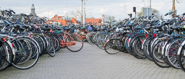 istock Bicycle parking station in Amsterdam, The Netherlands 881575470