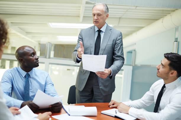 istock Report of leader 881584212