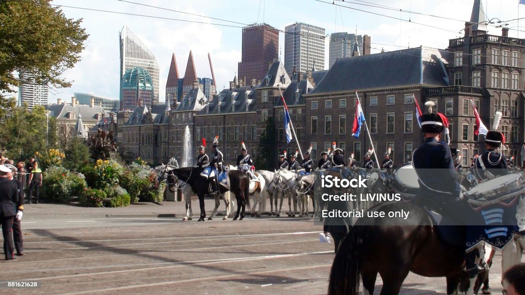 De Skyline van Den Haag en gemonteerde Brigade van de Koninklijke Marechaussee weergave tijdens Prinjesdag In de Nederland-Europa - Royalty-free Prinsjesdag Stockfoto