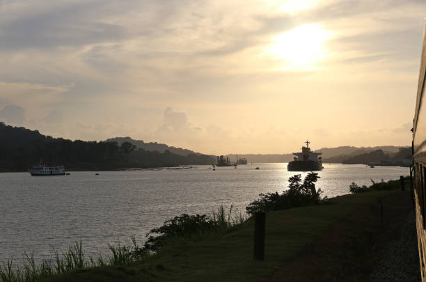 sunset over the panama canal - panama canal panama mountain sunset imagens e fotografias de stock