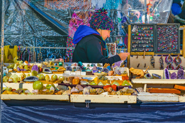 artigiana venditore al mercato di strada - bariloche argentina business patagonia foto e immagini stock