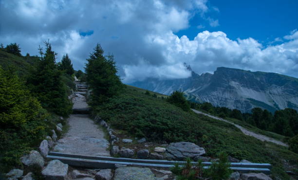 dolomiti mountains - clear sky contrasts cloud high contrast imagens e fotografias de stock