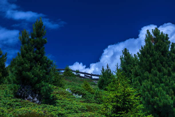 dolomiti mountains - clear sky contrasts cloud high contrast imagens e fotografias de stock