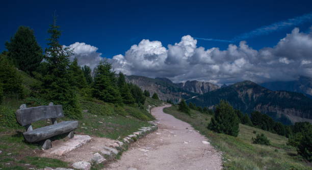 dolomiti mountains - clear sky contrasts cloud high contrast imagens e fotografias de stock