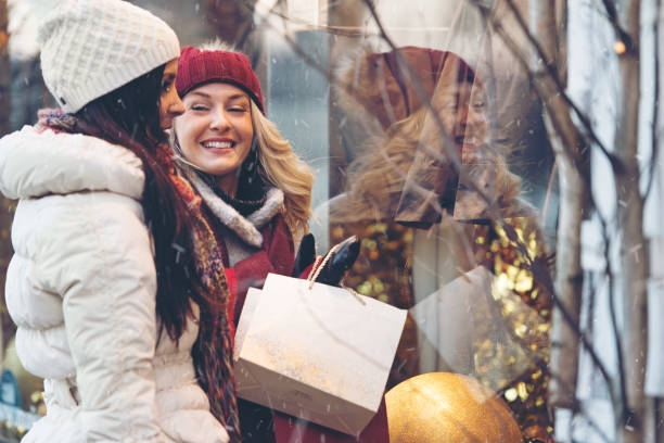 istock Christmas Shopping 881737460
