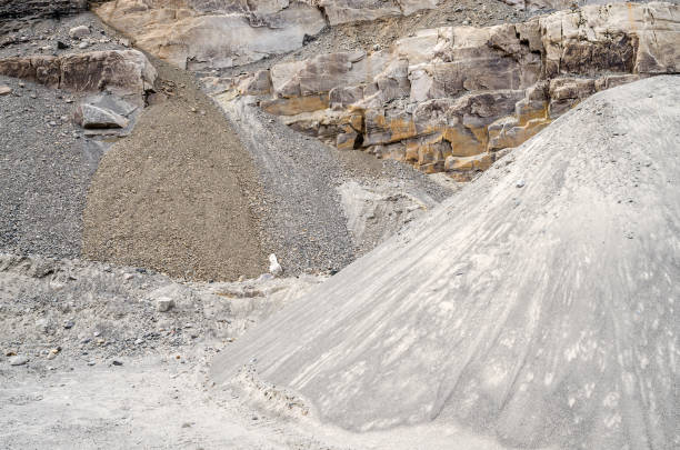 istock Layered rock face and pile of sand 881750504
