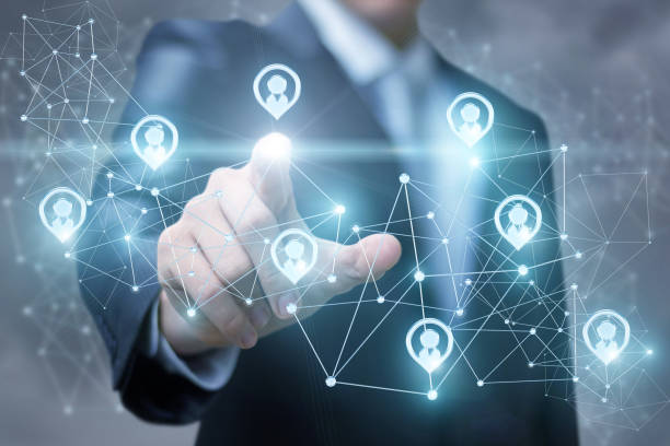 istock Businessman chooses choosing people icon in the network. 881775354