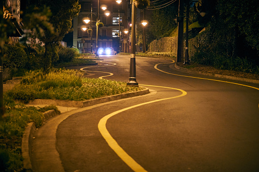 Zigzag de calle en la ciudad de Gramado - inspirado en Lombard Street en San Francisco, California. photo